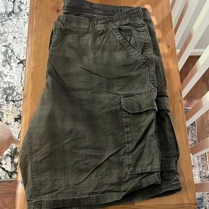 Big and tall plaid cargo shorts